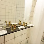 Moon Hotell