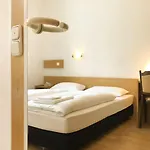 Moon Hotell