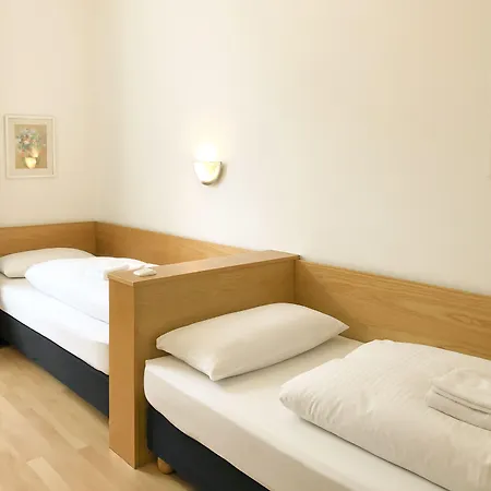Moon Hotel 2*